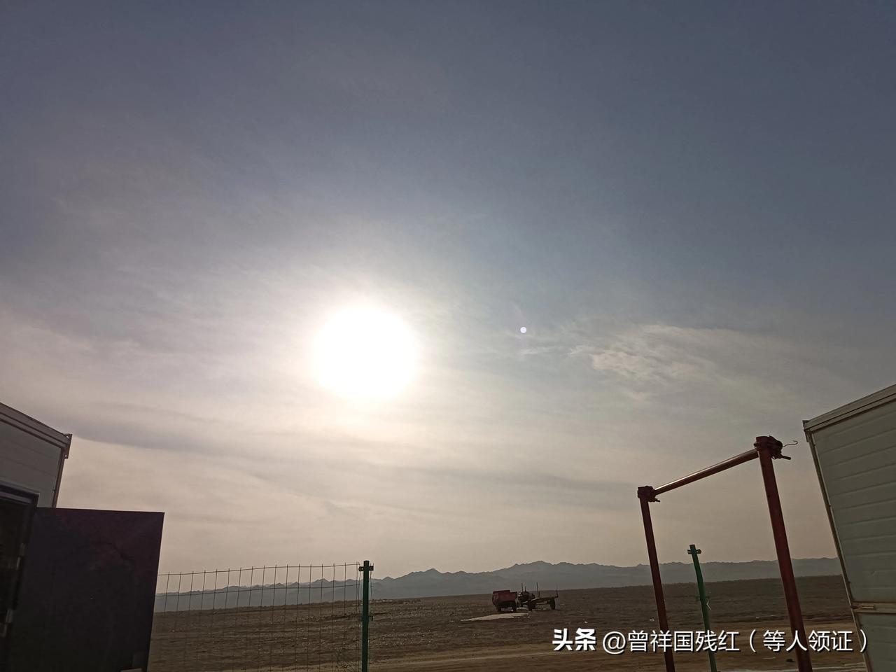 #我拍到的落日瞬间#戈壁上的落日