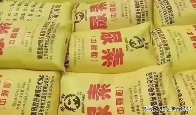 印度最近的压力不小，表面上看是化肥紧张，往深一点看，是一条供应链出了问题。尿素这