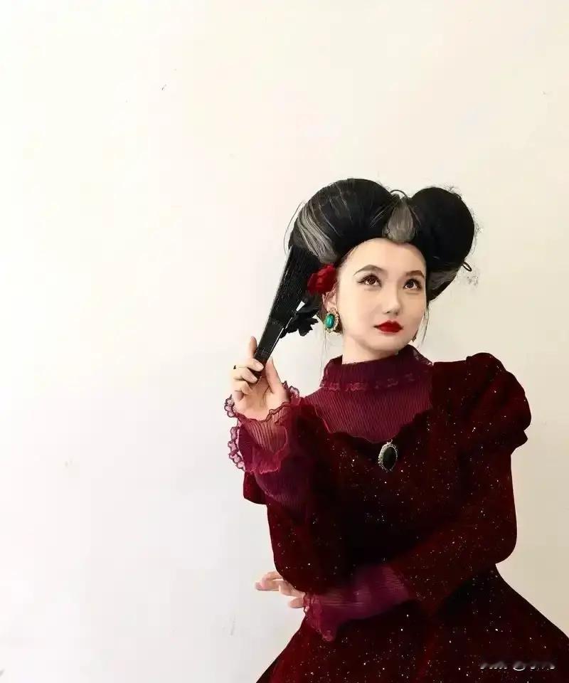 70岁老头再娶小20岁老伴，办完酒席不到一年人没了。

这事发生在某县，老爷子原