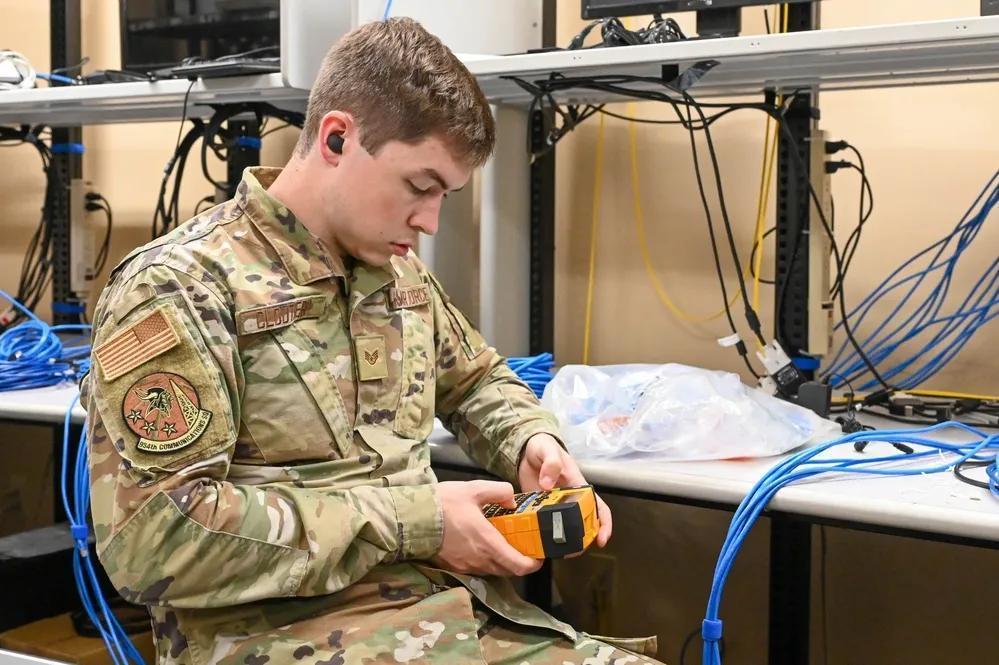 日本出资，驻日美军更新自己信息系统。梅里迪安存储逻辑100（MSL-100）交换