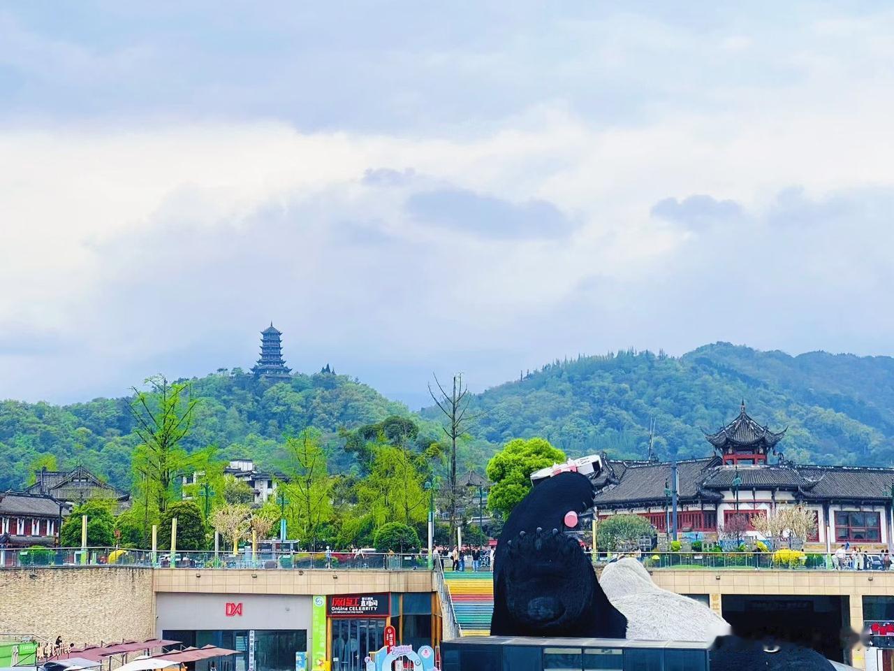 这事有点蹊跷怎么解释才会有人相信？
我前几天感冒发烧好几天，吃药都没用，就梦到一