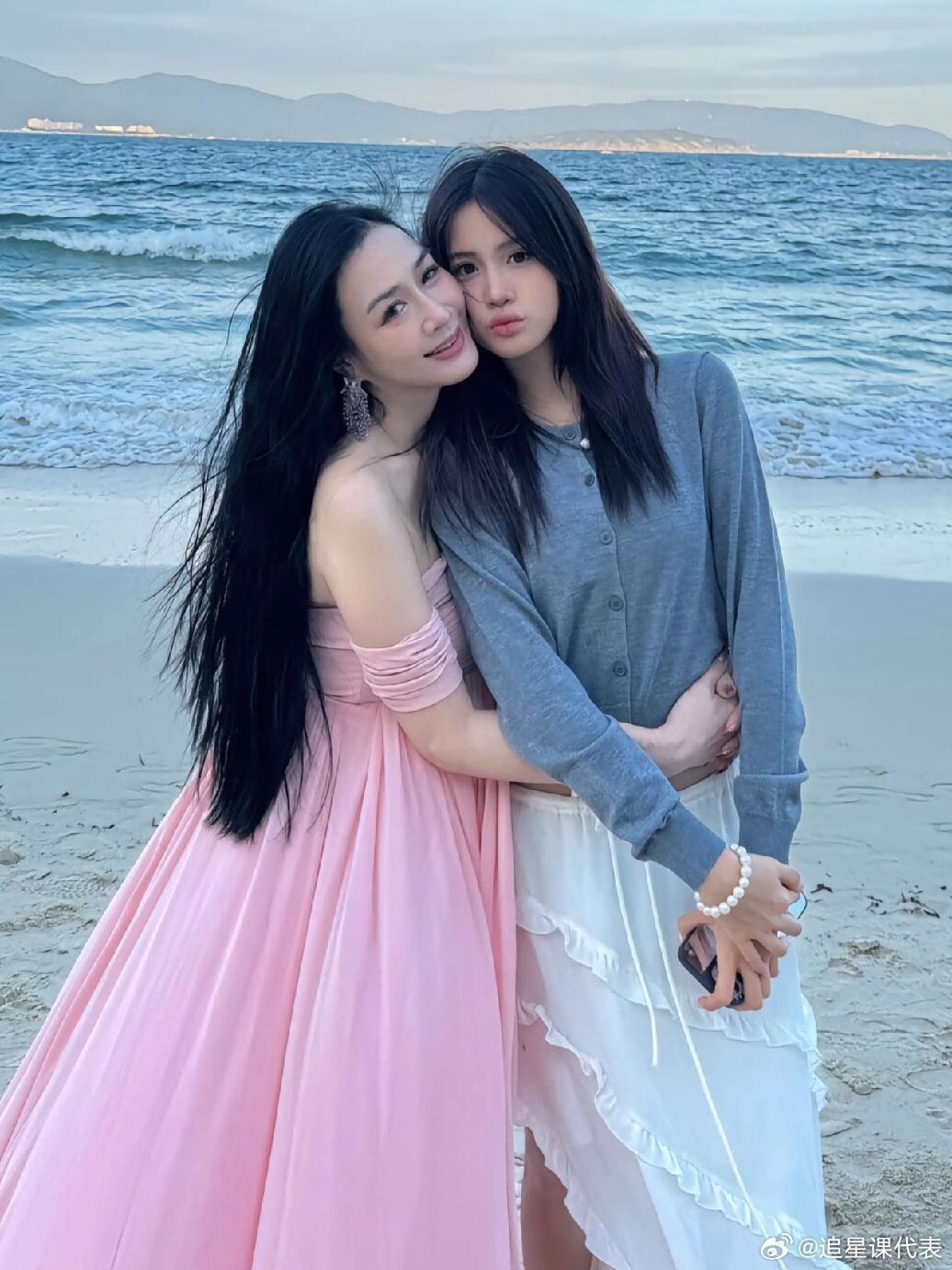 钟丽缇女儿考拉星味太浓了，才15岁颜值身材已经可以超越内娱很多小花了。 ​​​