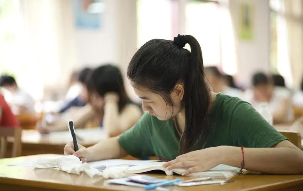 夫妻矛盾，儿女成绩骤降警示录

夫妻矛盾对孩子成长的影响，确实是非常深刻且值得关