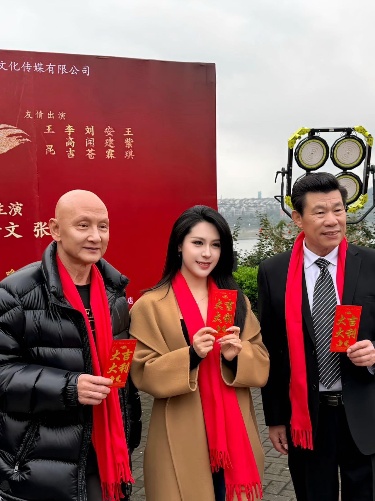 也算是跟童年阴影杜玉明老师合照啦😂
