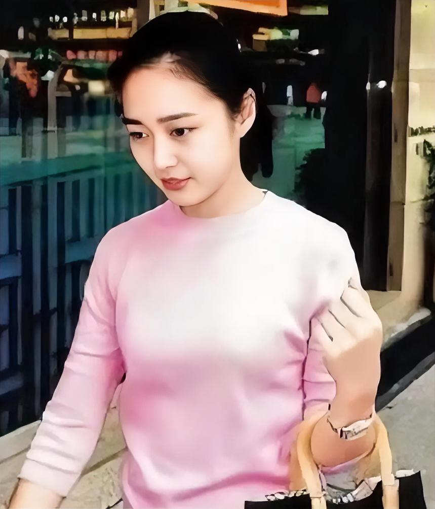 刘德华妻子朱丽蒨：
朱丽蒨原本名叫朱丽卿，1966年4月6日出生在马来西亚槟城，