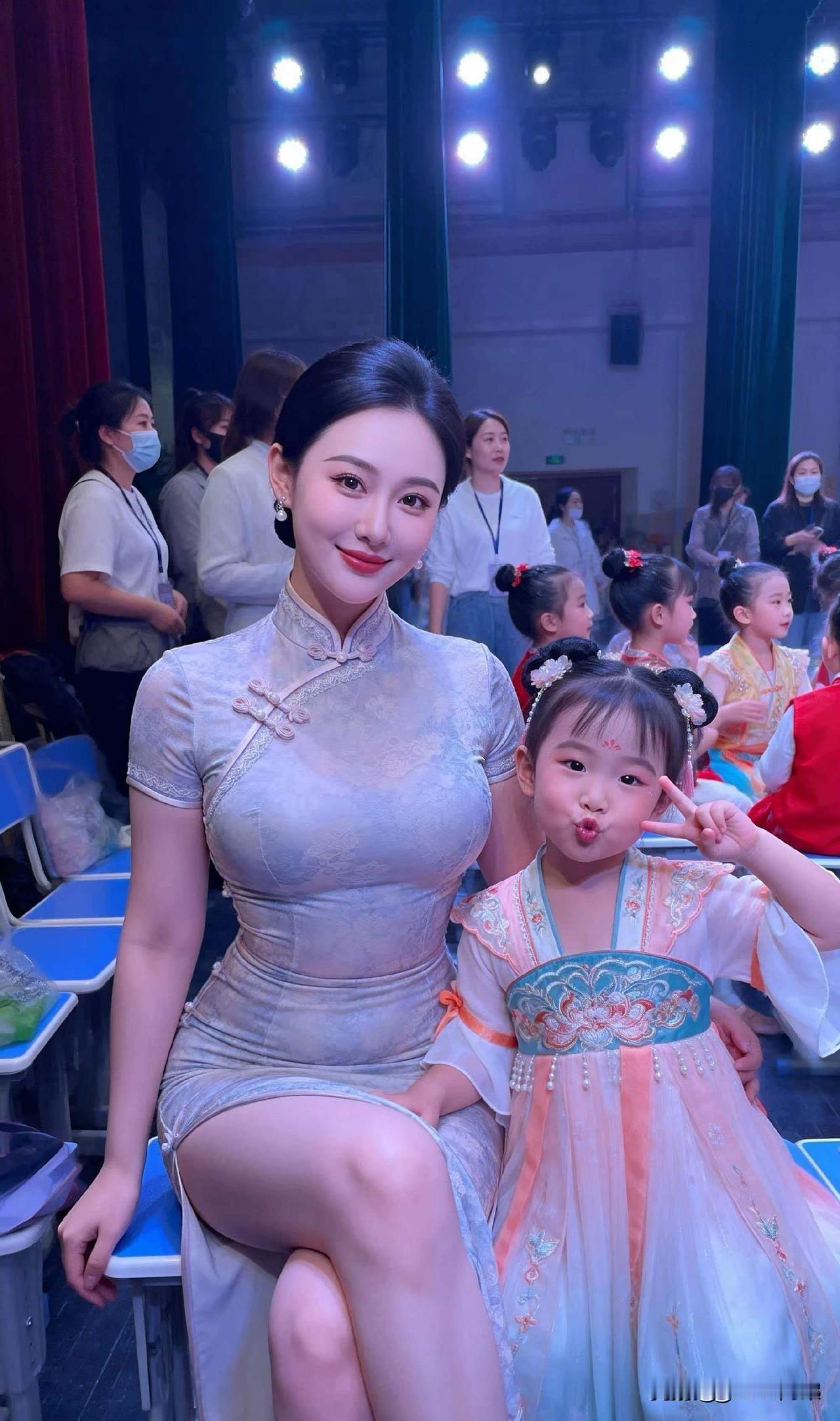 旗袍与汉服的完美结合，传统与现代的碰撞！