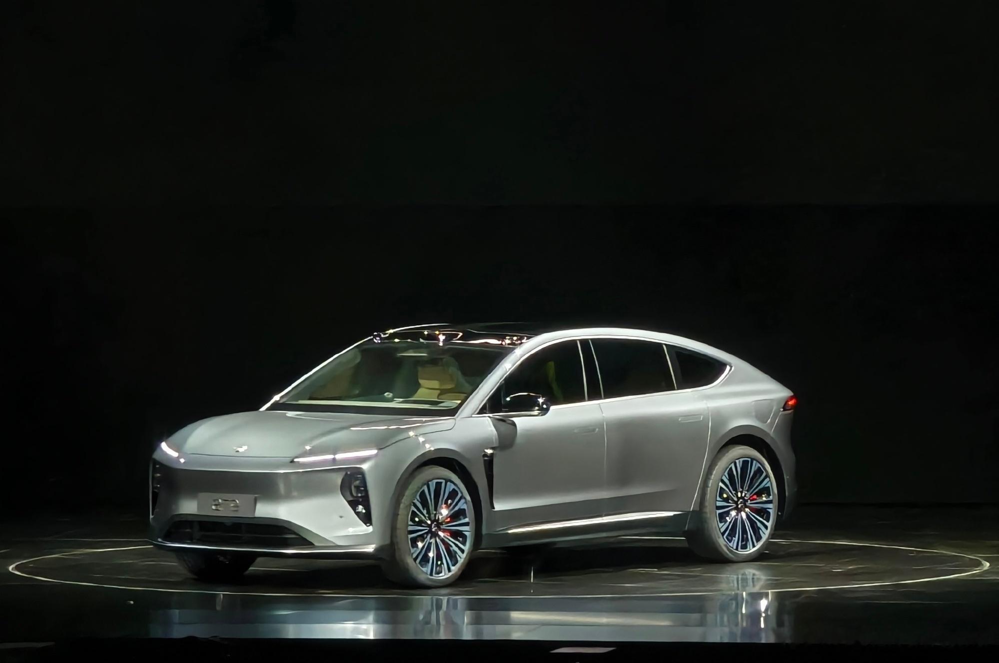 900V平台新车，蔚来ET9。 据说售价80万…看到这车什么感觉？想听你说点儿…