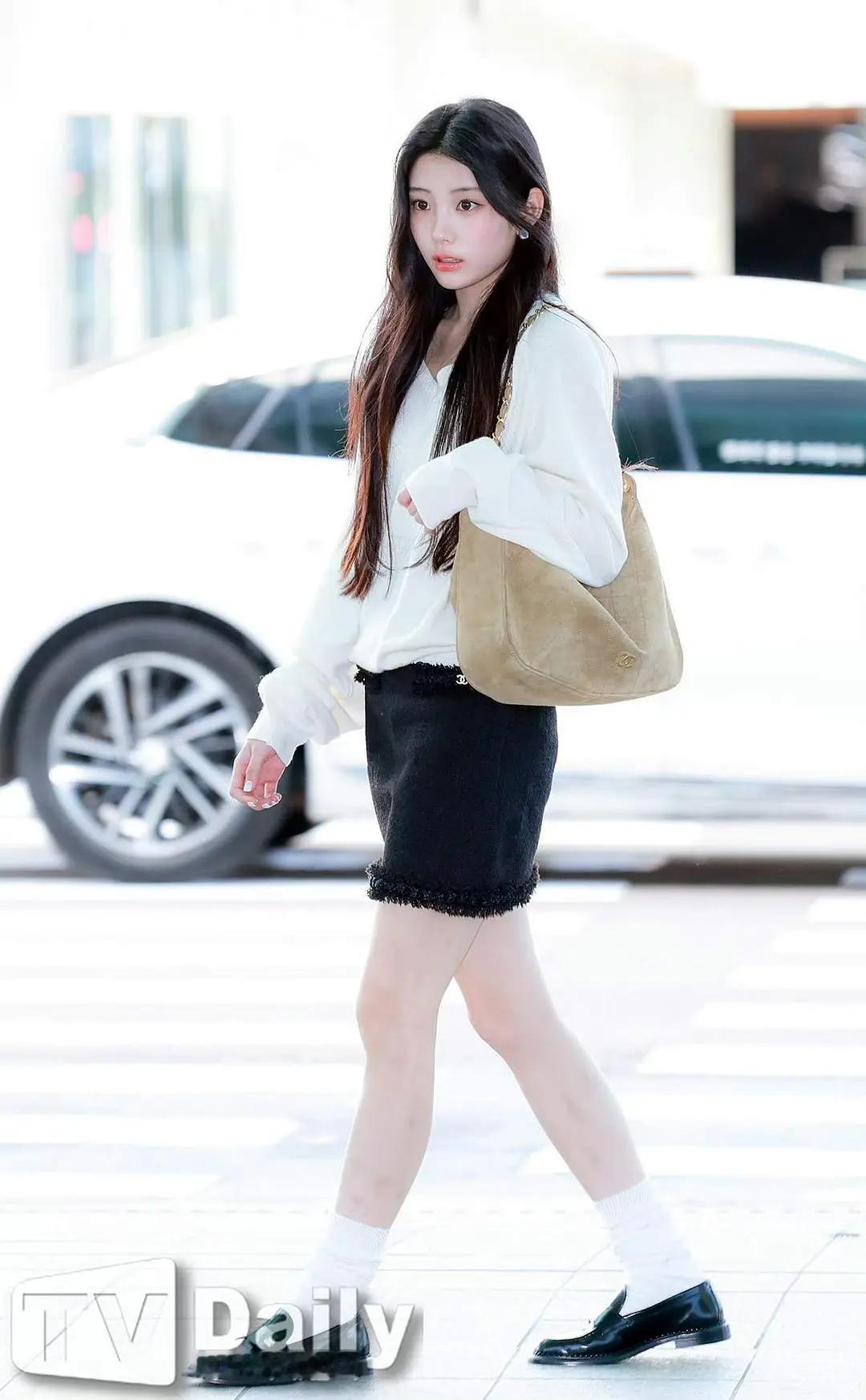 李沅禧巴黎时装周出发全身香奈儿上身，还挺适配吧 ​​​