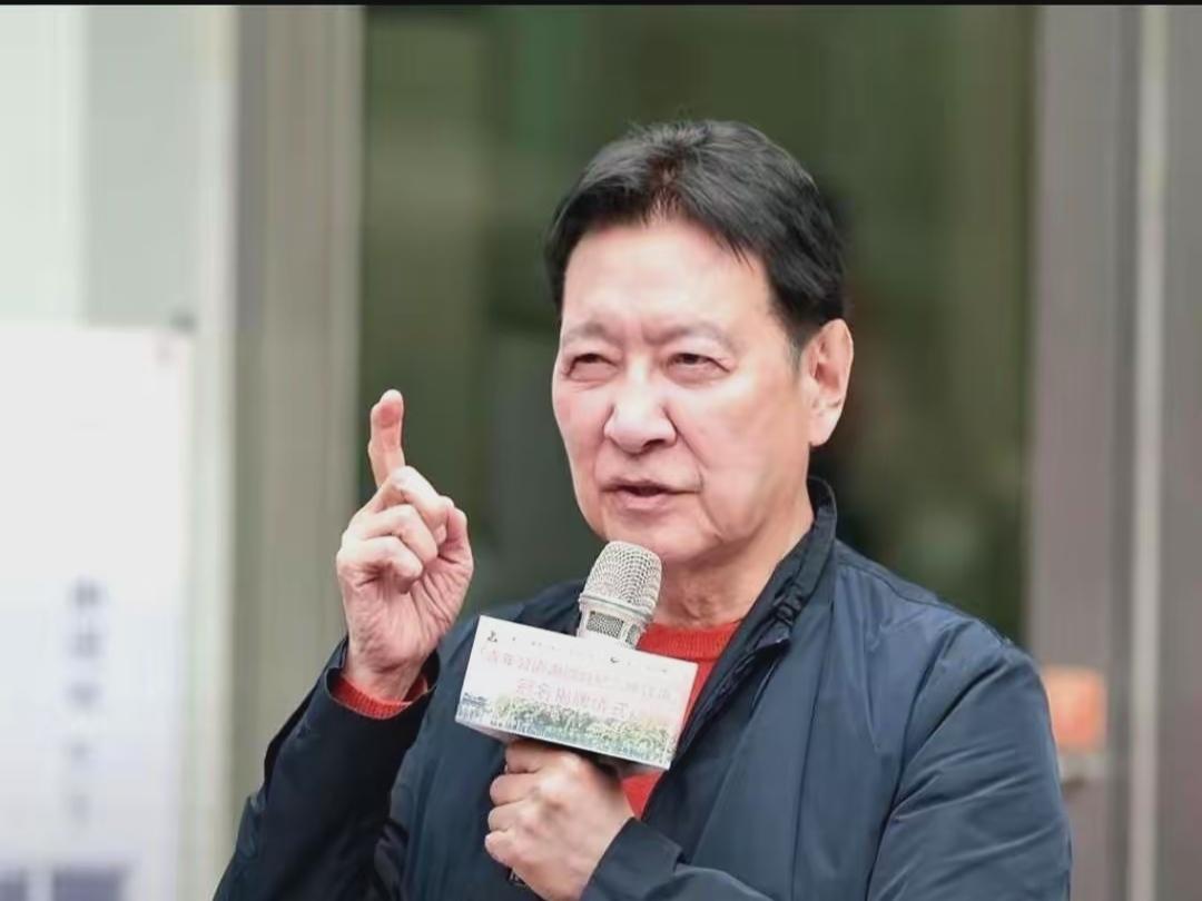 国民党最干脆的做法则是对美军购一分钱也不要批，一则军购会激化与大陆的关系，不利于