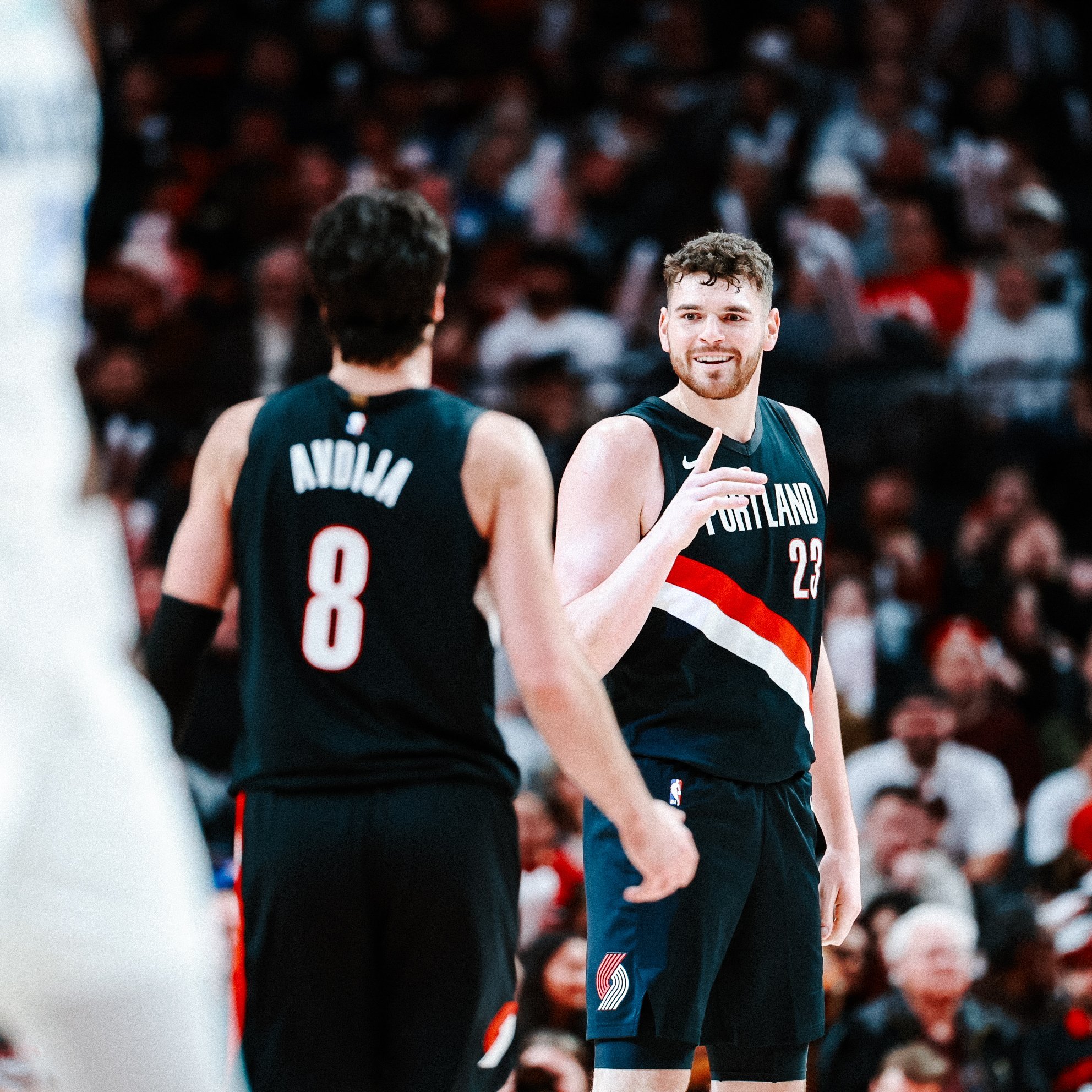 继上一场18+18之后，克林根再拿18+11。值得一提的是最近的三分球，分别是4