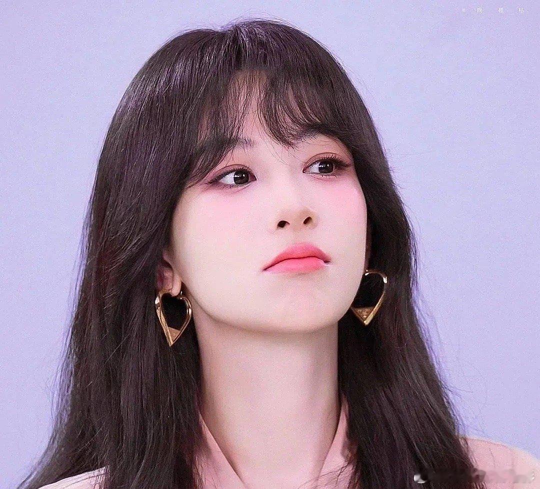 杨紫怎么越来越有韩国明星的味儿了[闭嘴] ​​​