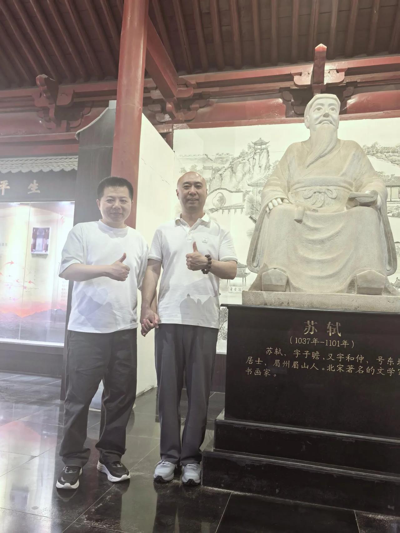 凤翔是苏轼政治生涯的起点，让胸怀“致君尧舜”理想的书生，完成了从纸上谈兵到实战演