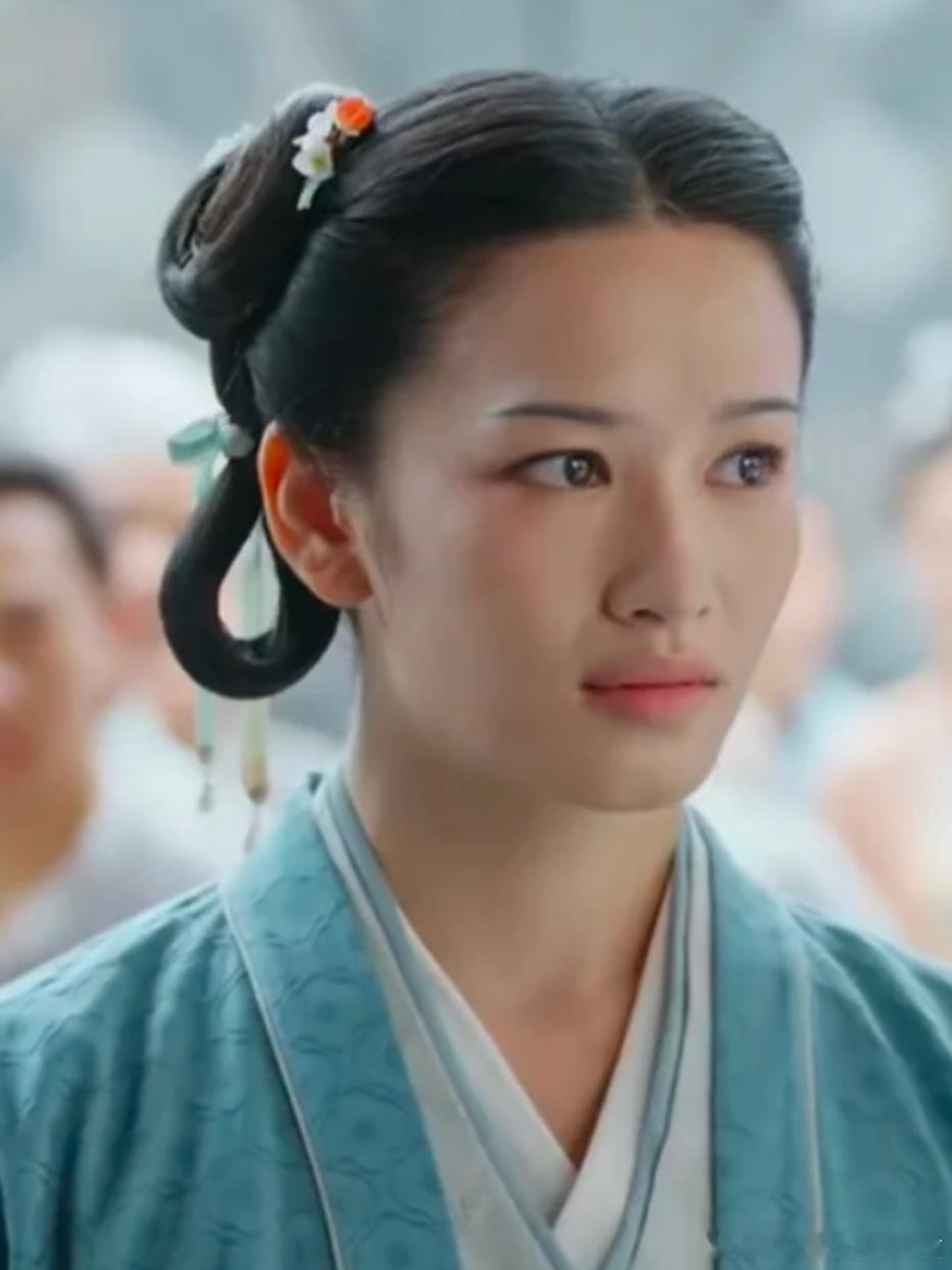 好虐的资源，她都开始演丫鬟了结爱里特别好看的女二，不知道在这个剧里后面会不有什么