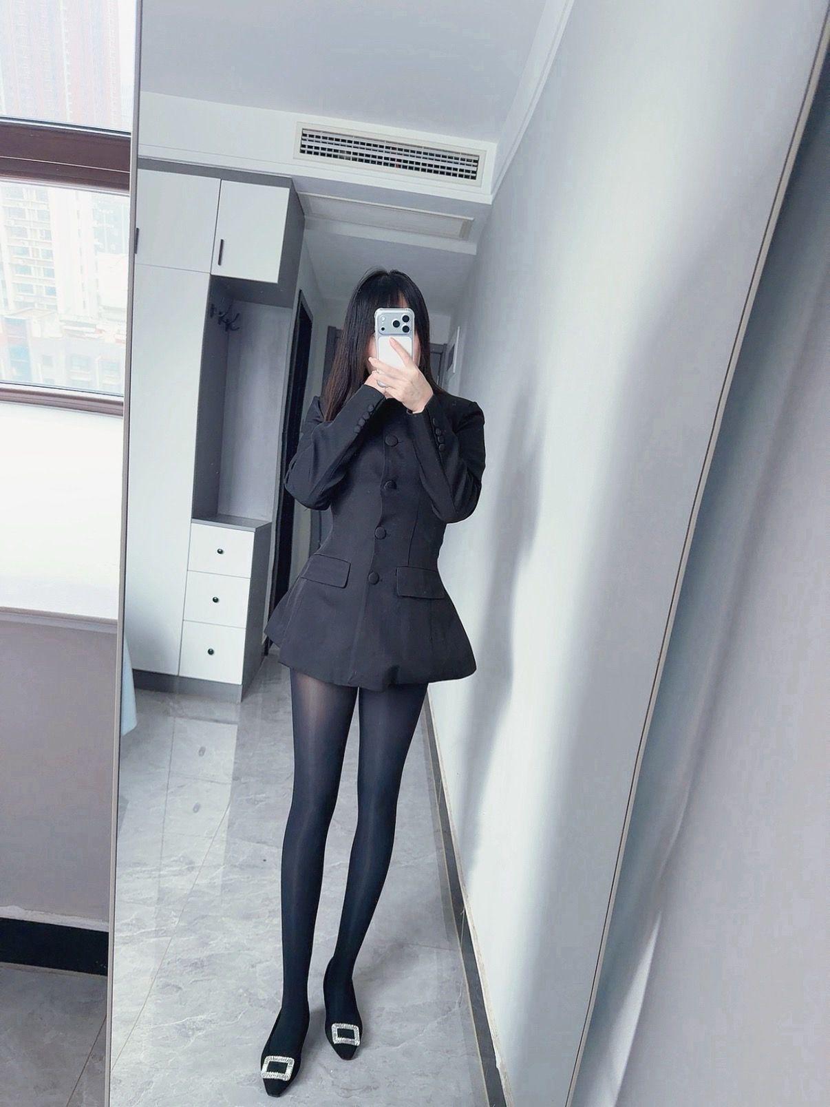 镜中人影，似水年华。