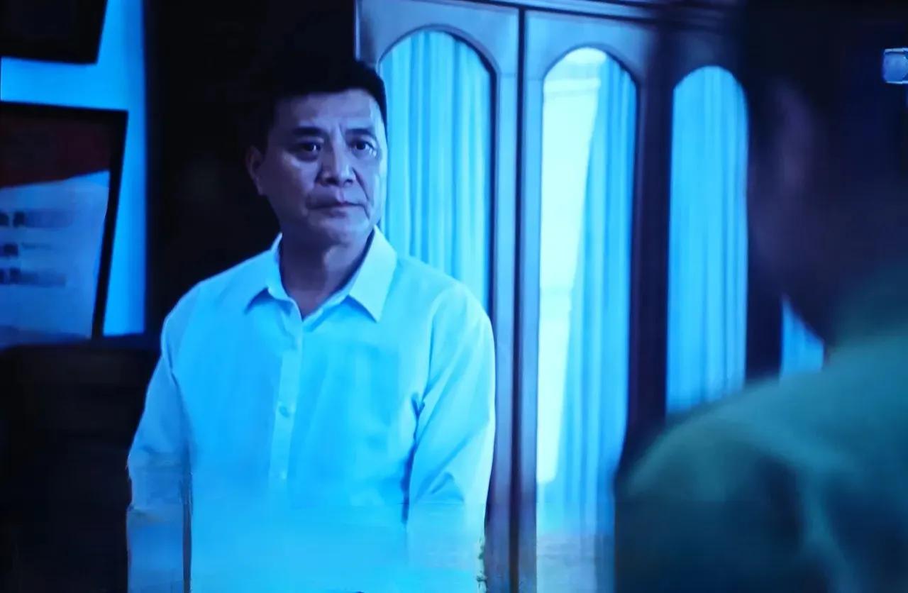 追剧《扫毒风暴》， 刘之冰在剧中饰演公安局长陈清泉，在之前的《扫黑风暴》他饰演督