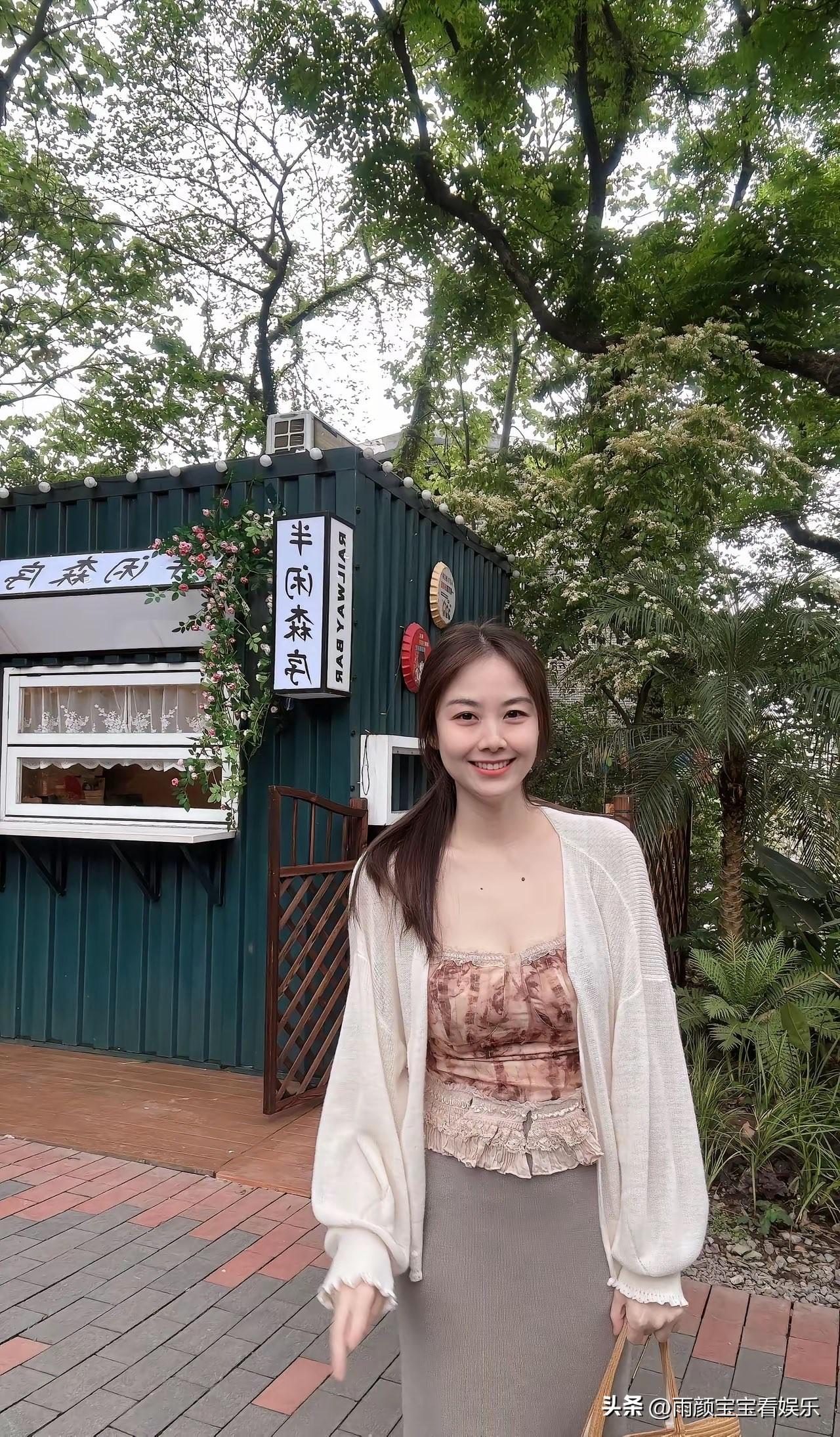 事实证明，束发比头发放下来好看！