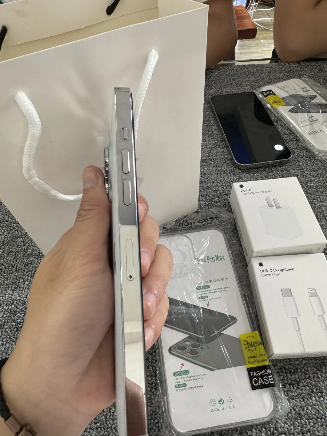苹果14ProMax白色256G 同城美女自提