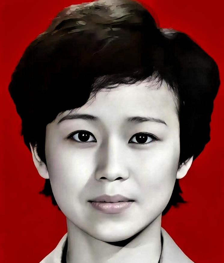 钟惠玲，女，汉族，1965 年 11 月生，云南大理人，1983 年入伍，中共党