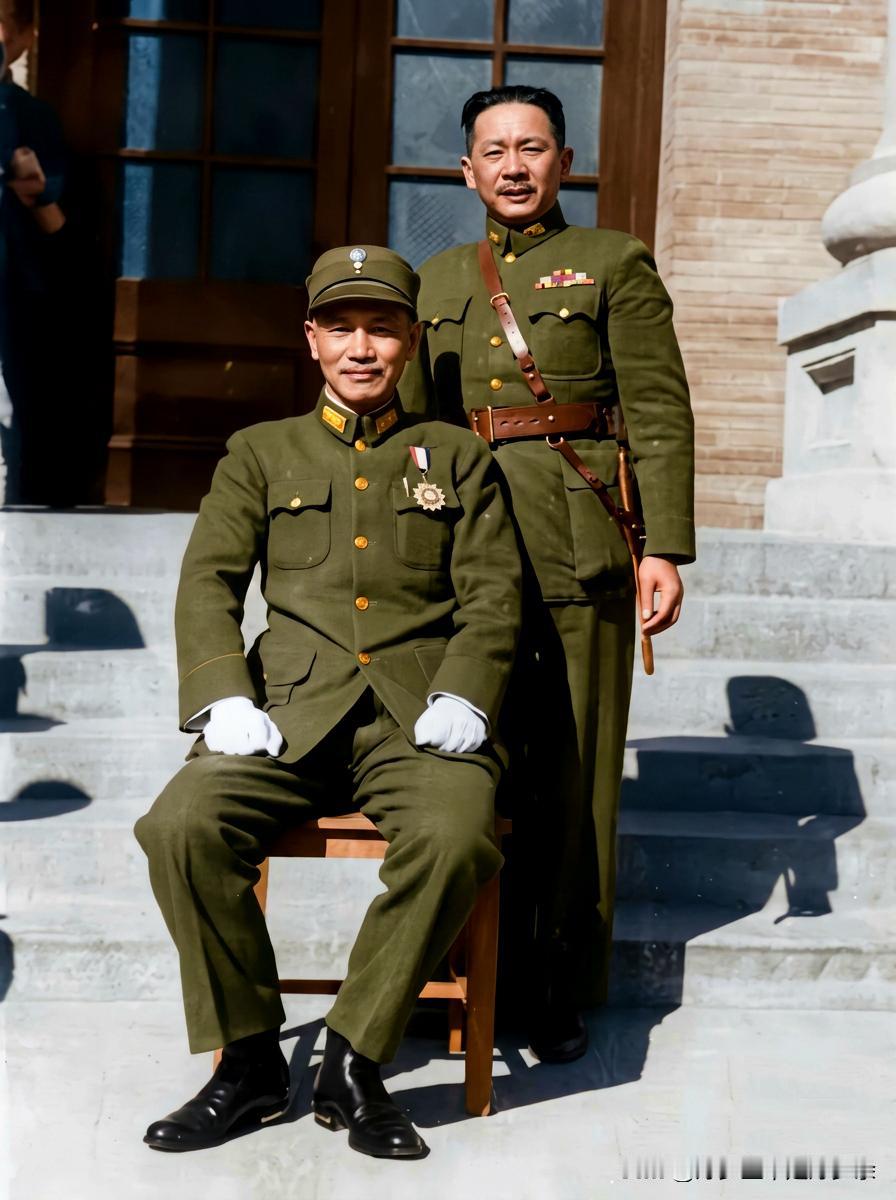 这是1946年蒋中正和张发奎在南京留下的一张合影老照片，大家都好好瞧瞧！这而非演