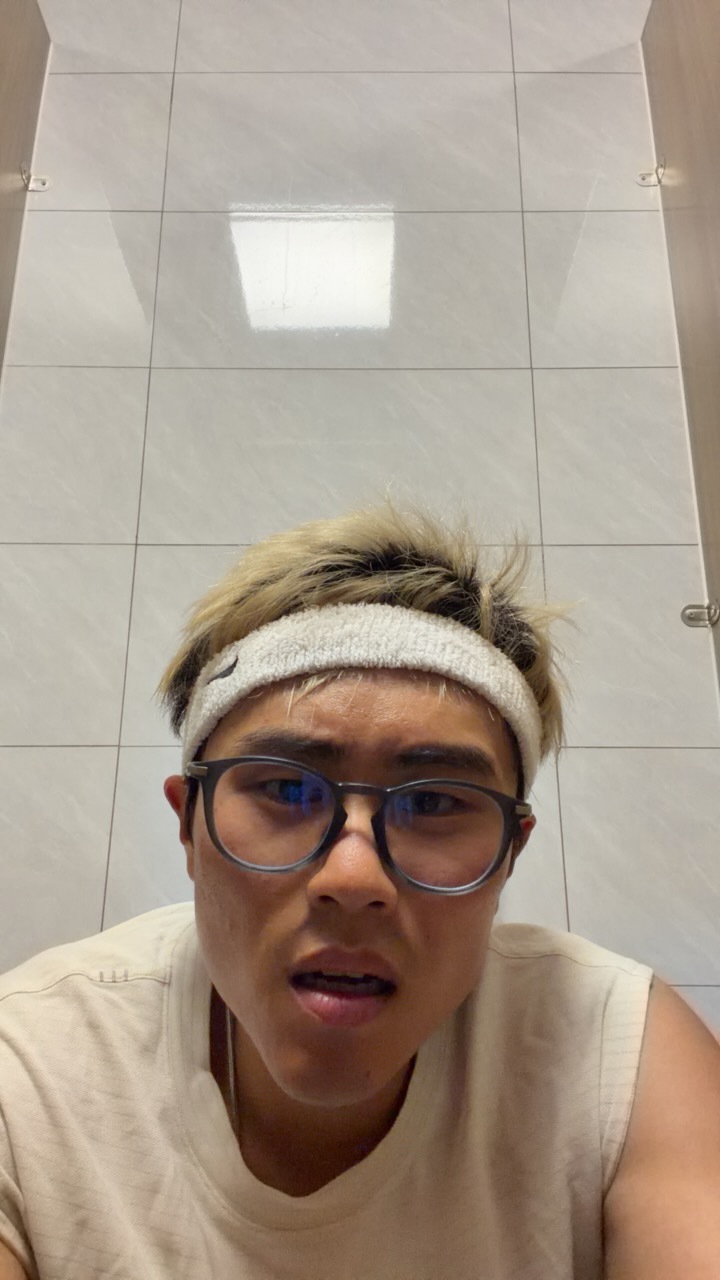 卫士杯拉链了4天，第一天回来小伙伴就找我打球，我答应了，打了一会大腿就疼得不行，