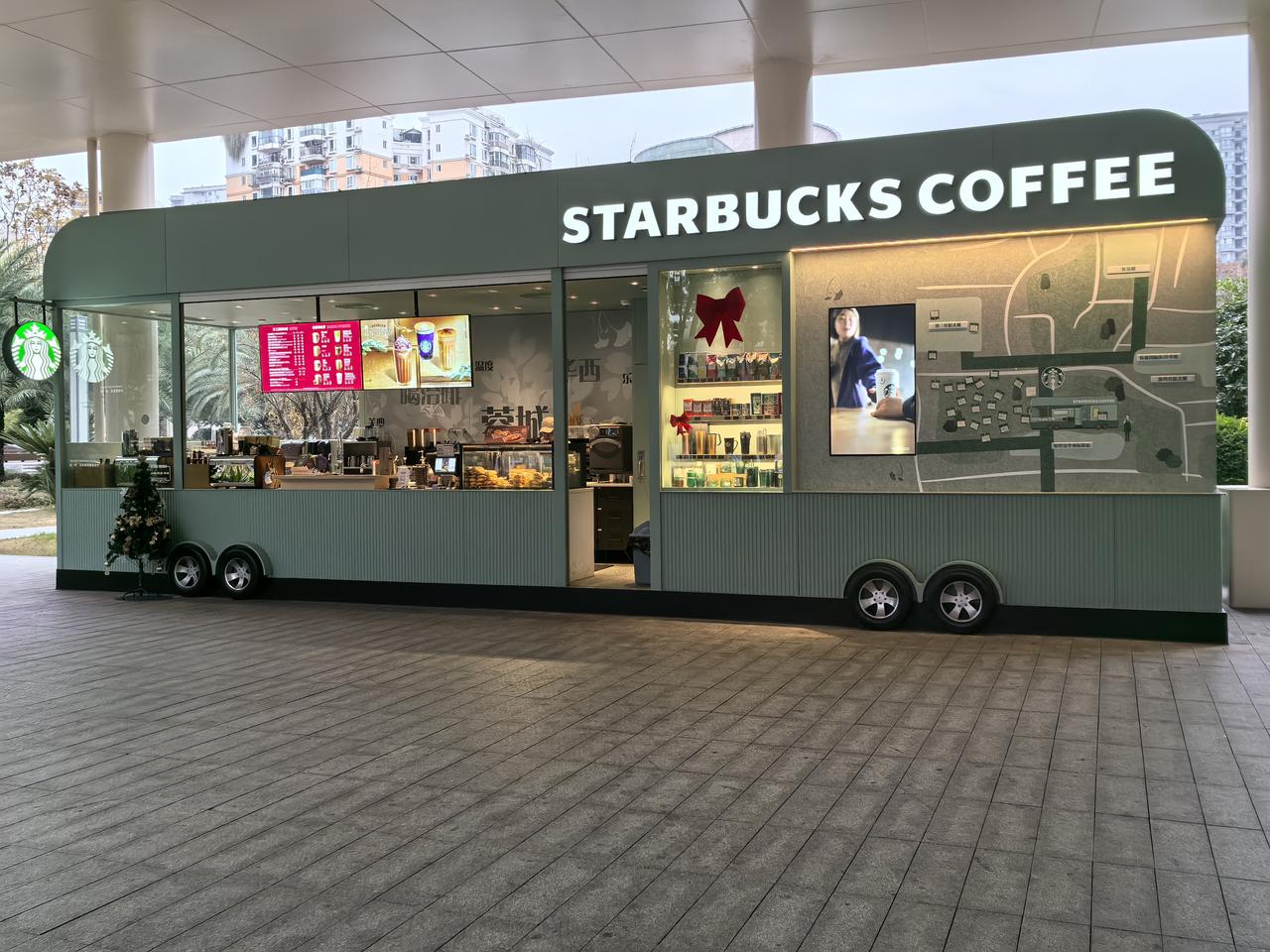 开在华西医院里的星巴克。
就在花园里，很nice，
平添几分轻松的氛围。

咖啡