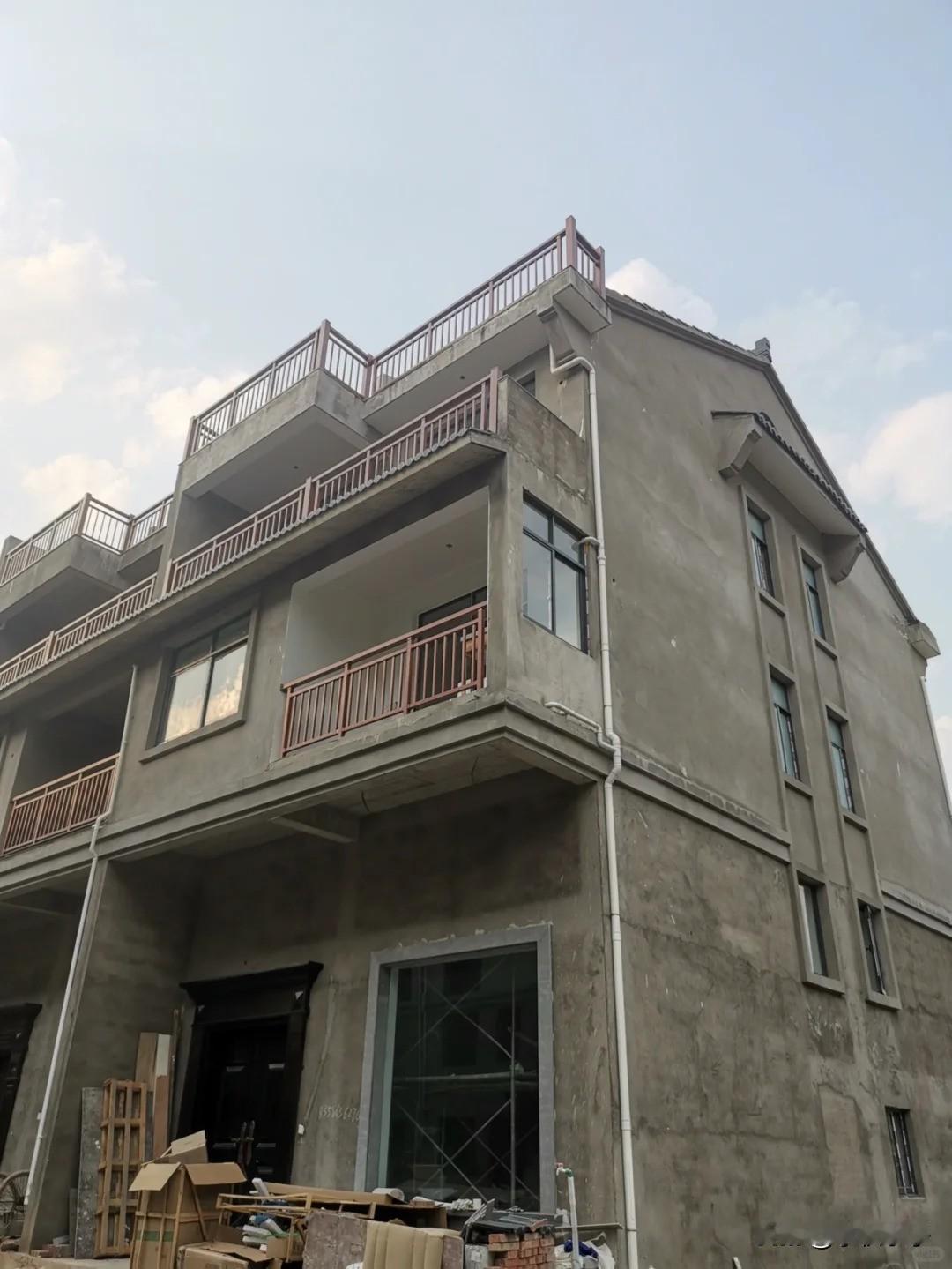 农村新房建好了，陌生人可以停下来恭喜我一下吗？

大学毕业后，因为不喜欢大城市的