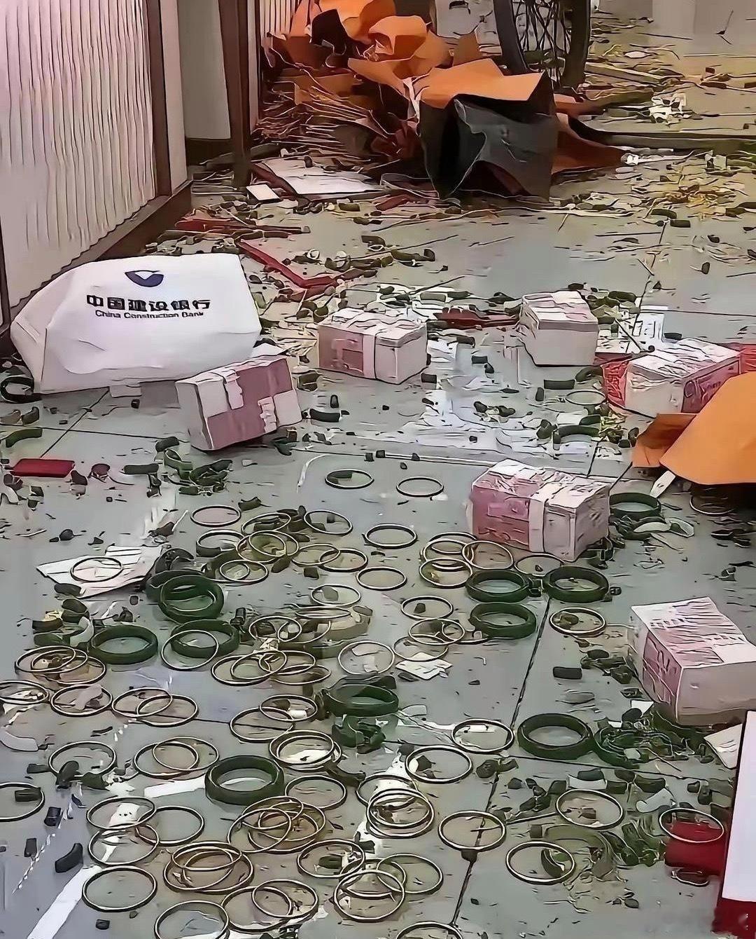 如果是你在，你是拿钱还是拿东西。 