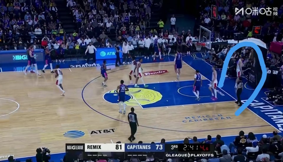 杨瀚森手捂腹部捂着肚子还能暴扣，杨瀚森真硬汉！G联赛高原客场拼到最后，数据扎实。