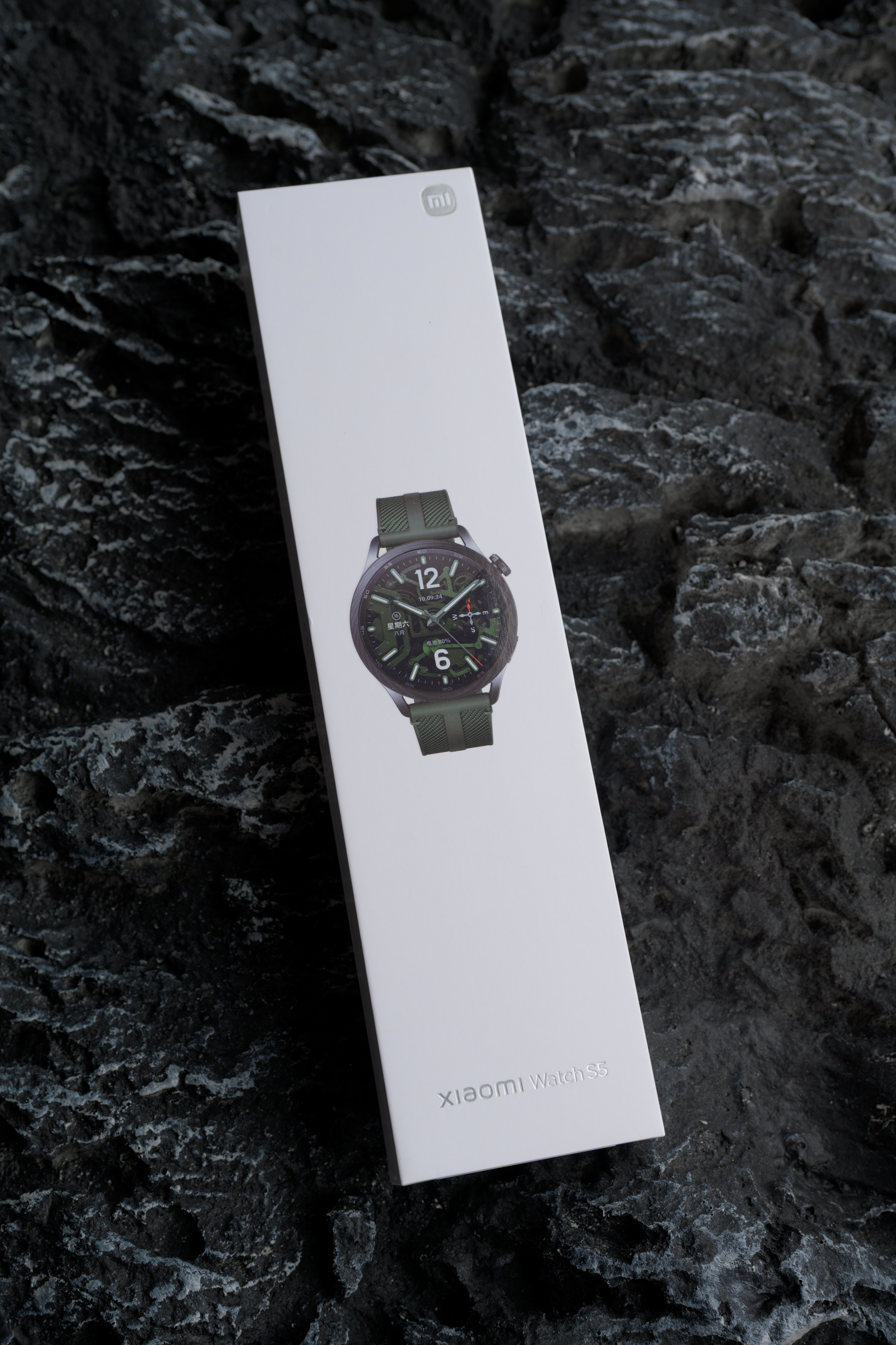 这是全新的 Xiaomi Watch S5 46mm 『锻造碳特别版』，小米全新