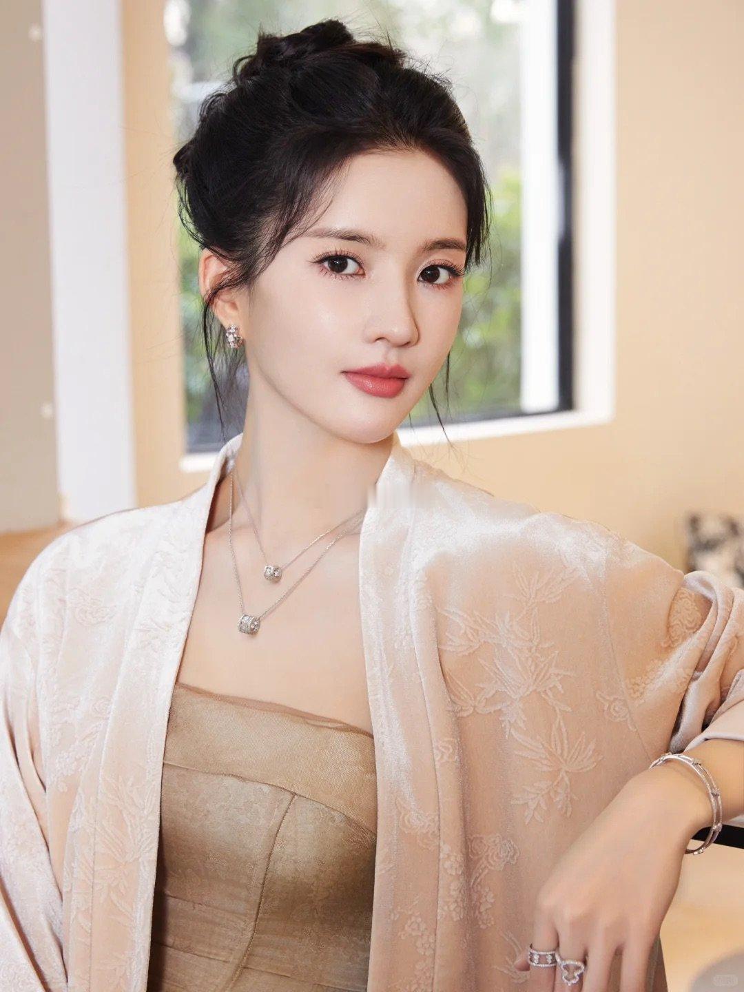 为什么普通人穿衣服没有网感穿搭是系统工程，普通人只抄到了“衣服”这一步网感来自于
