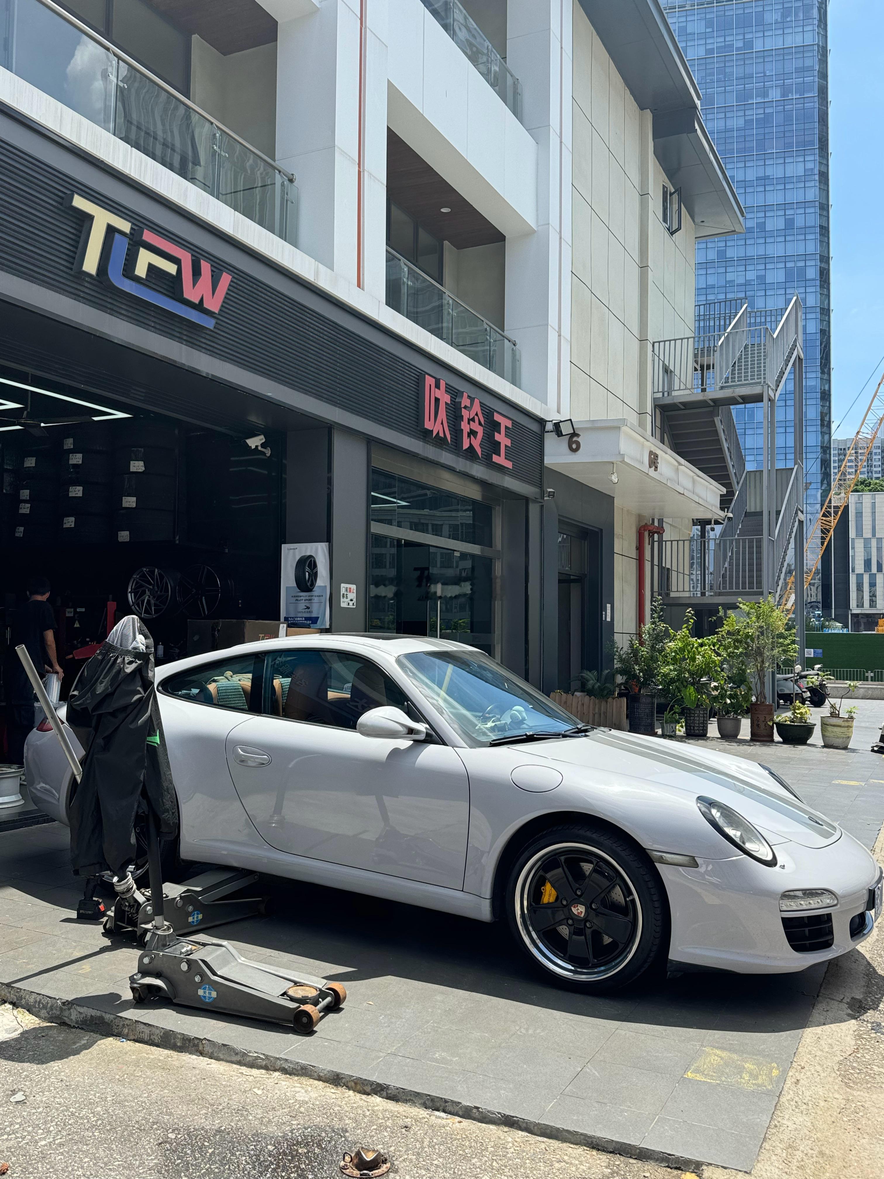 保时捷 911 ，开工！ 