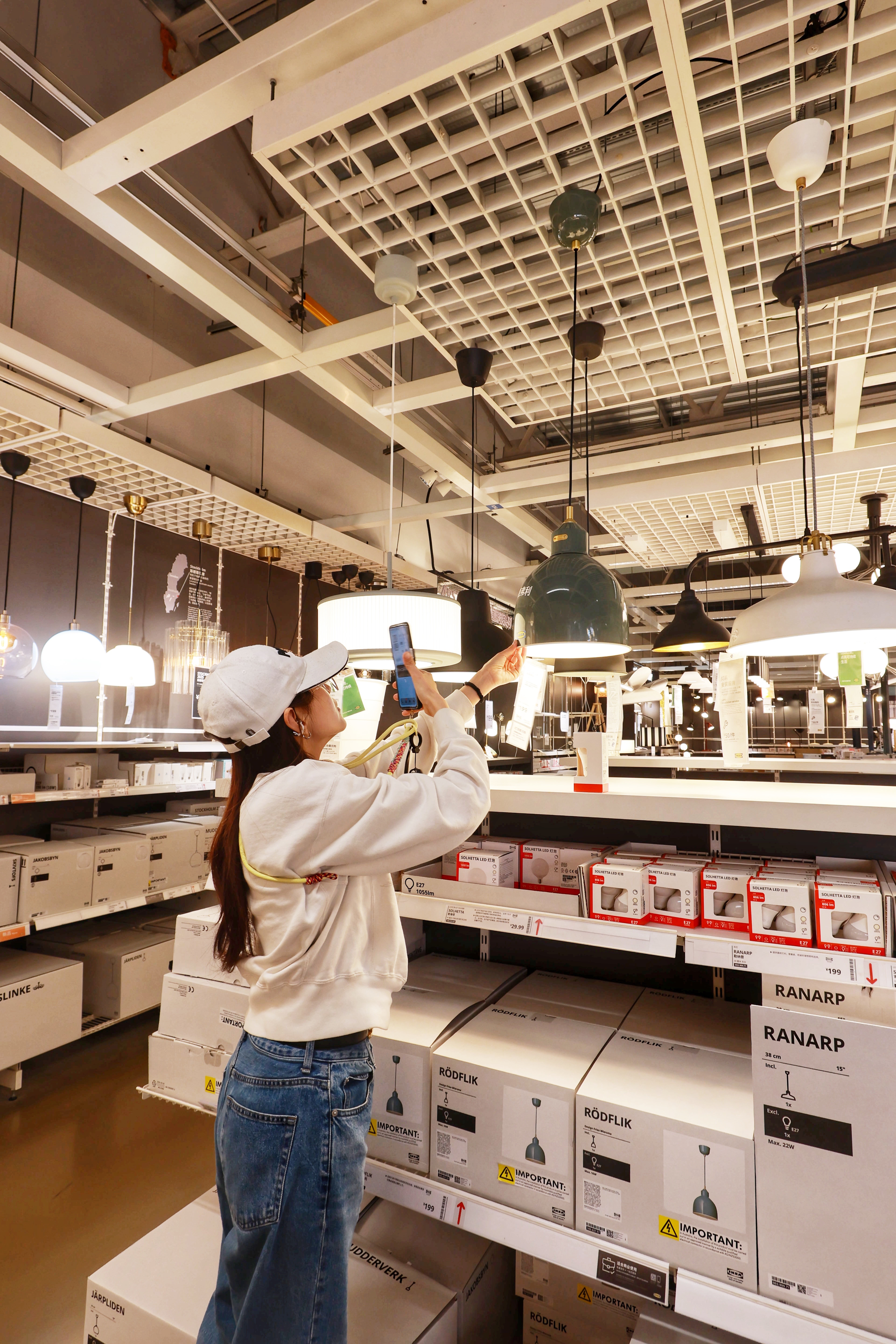 旭子的装修日记 带张小苗去宜家挑选他的新床，结果没一个能看的…我老房子家具多数都