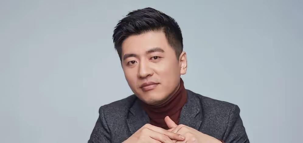老子舞时不须拍，
梅花乱插乌巾香。
樽前作剧莫相笑，
我死诸君思此狂。
[蜡烛]