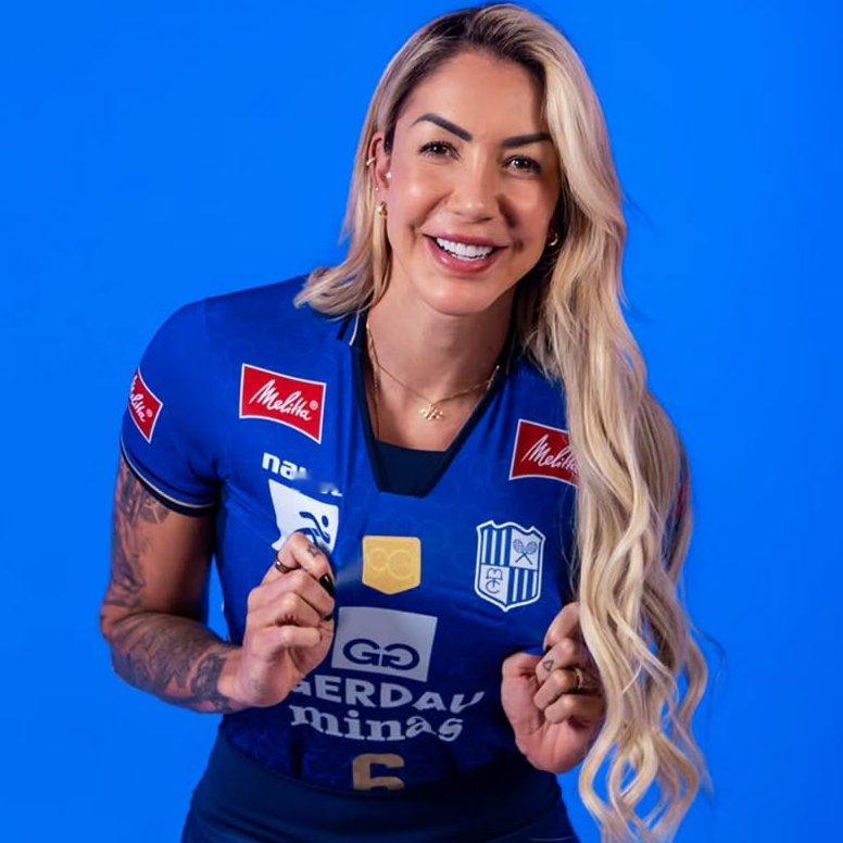 塔伊萨评世界排名前三的副攻手：🇧🇷塔伊萨、🇧🇷库迪斯、🇷🇸库尔塔吉奇