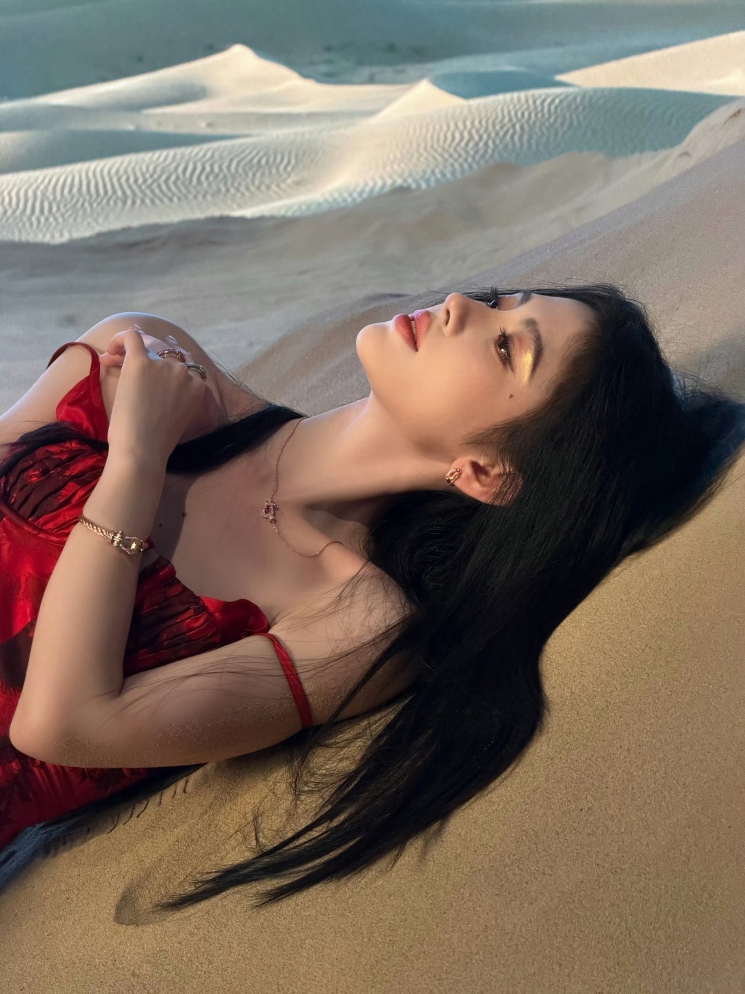 鞠婧祎苏绿夏 jjy鞠婧祎 黑屏来电转身不敢逃跑～百万来临转身不敢怠慢～👉 ​