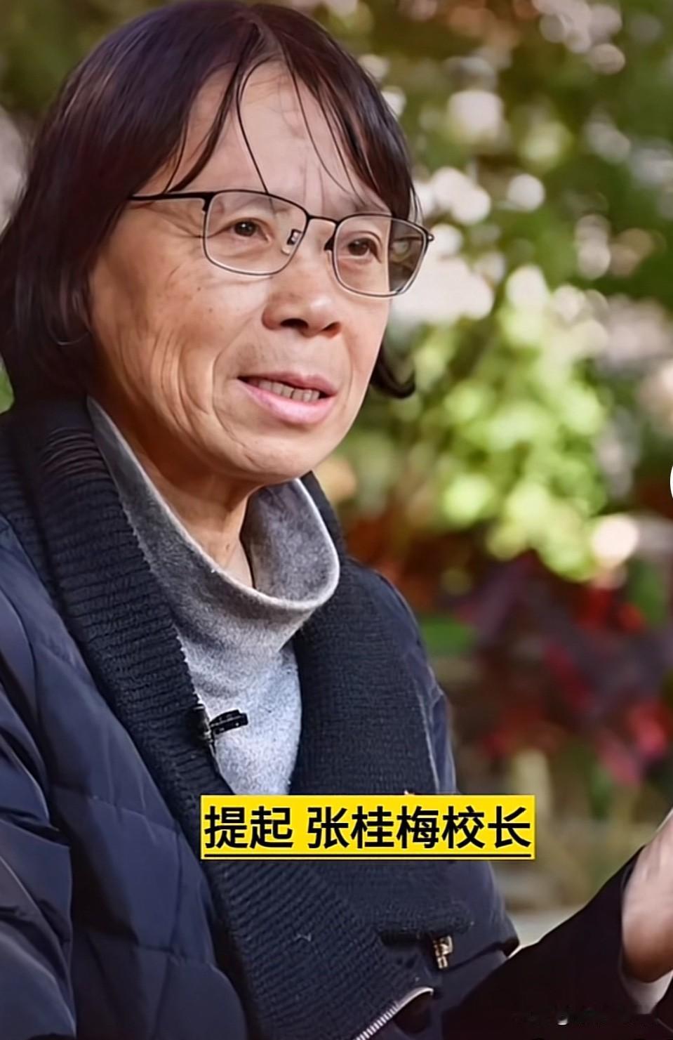 张桂梅
大山里的燃灯者
以一身病换万千女孩出路

教师节到来，
很多人歌颂教师这