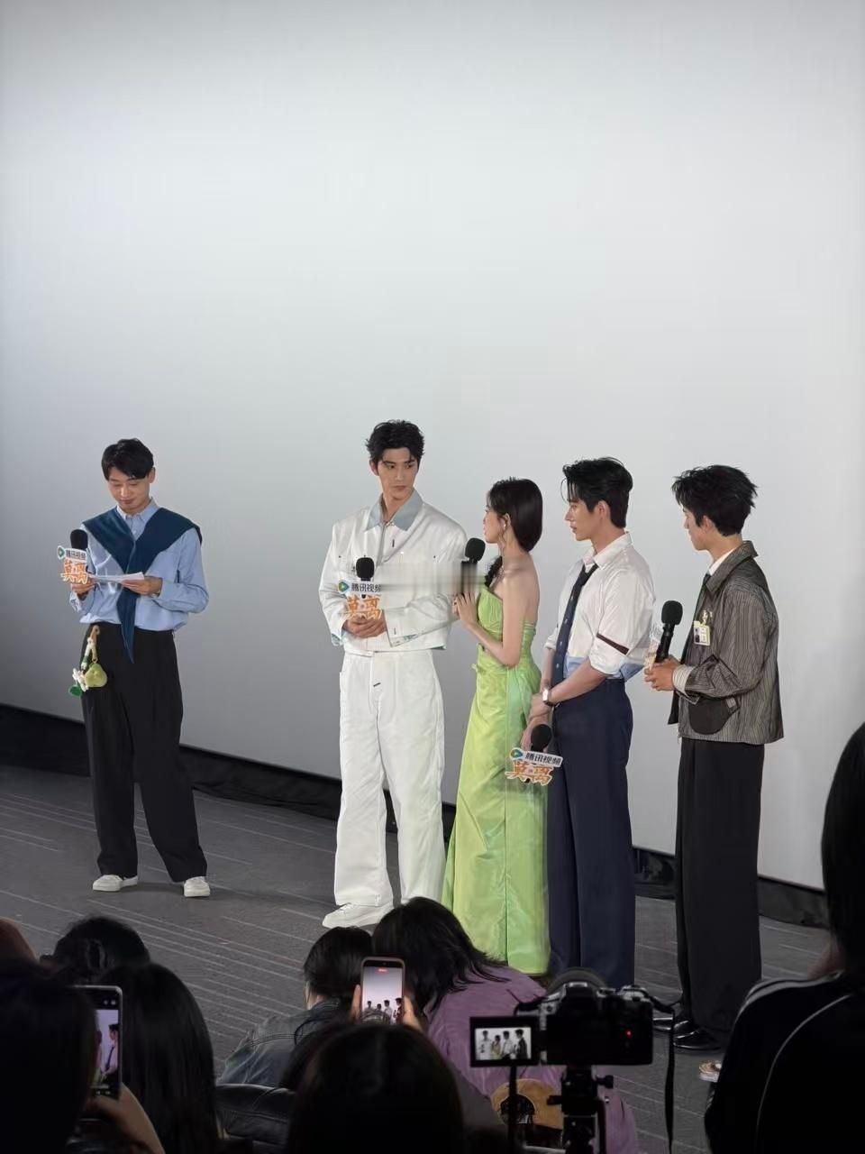 白鹿丞磊合唱方寸之间很难不为这场合唱心动，白鹿和丞磊无修全开麦实力亮眼，彼此和声