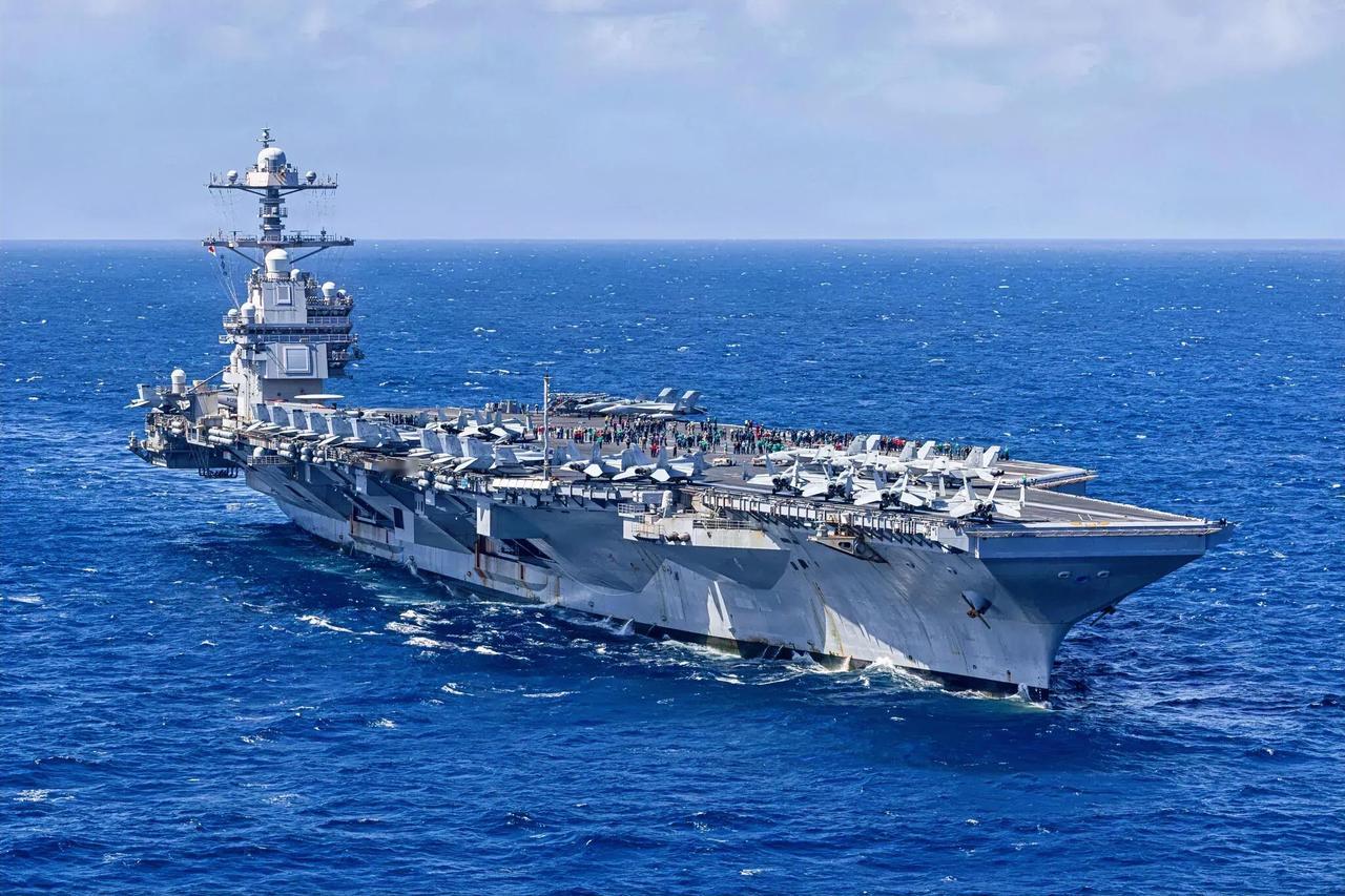 太离谱了，“福特”号航母竟然失火燃烧30个小时，烧了600个床铺才被扑灭！
早在