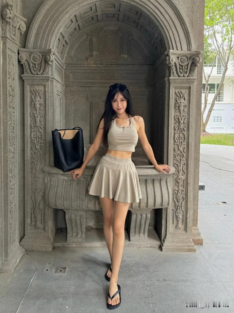 周玲安，不愧是NBA最美体育记者，长得漂亮，身材不胖不瘦，就是特别养眼的那种美女