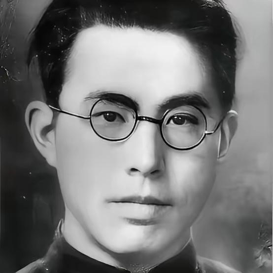 942年，地下党郑文道求死不成，被日军安置在医院，一名护士每次给他换药，都会多给