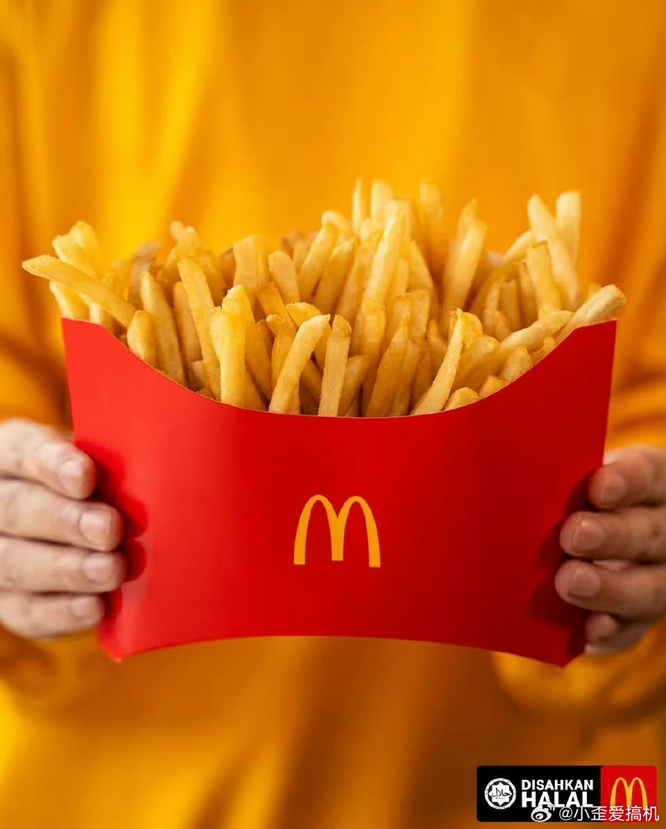 麦当劳超大薯条这个量感觉可乐杯子上那点水不够擦手了[捂嘴哭] ​​​