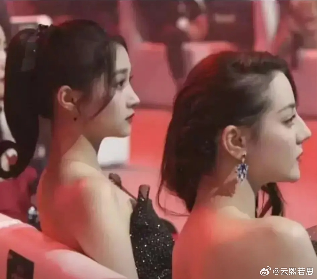 迪丽热巴这侧脸还不如关晓彤呢 