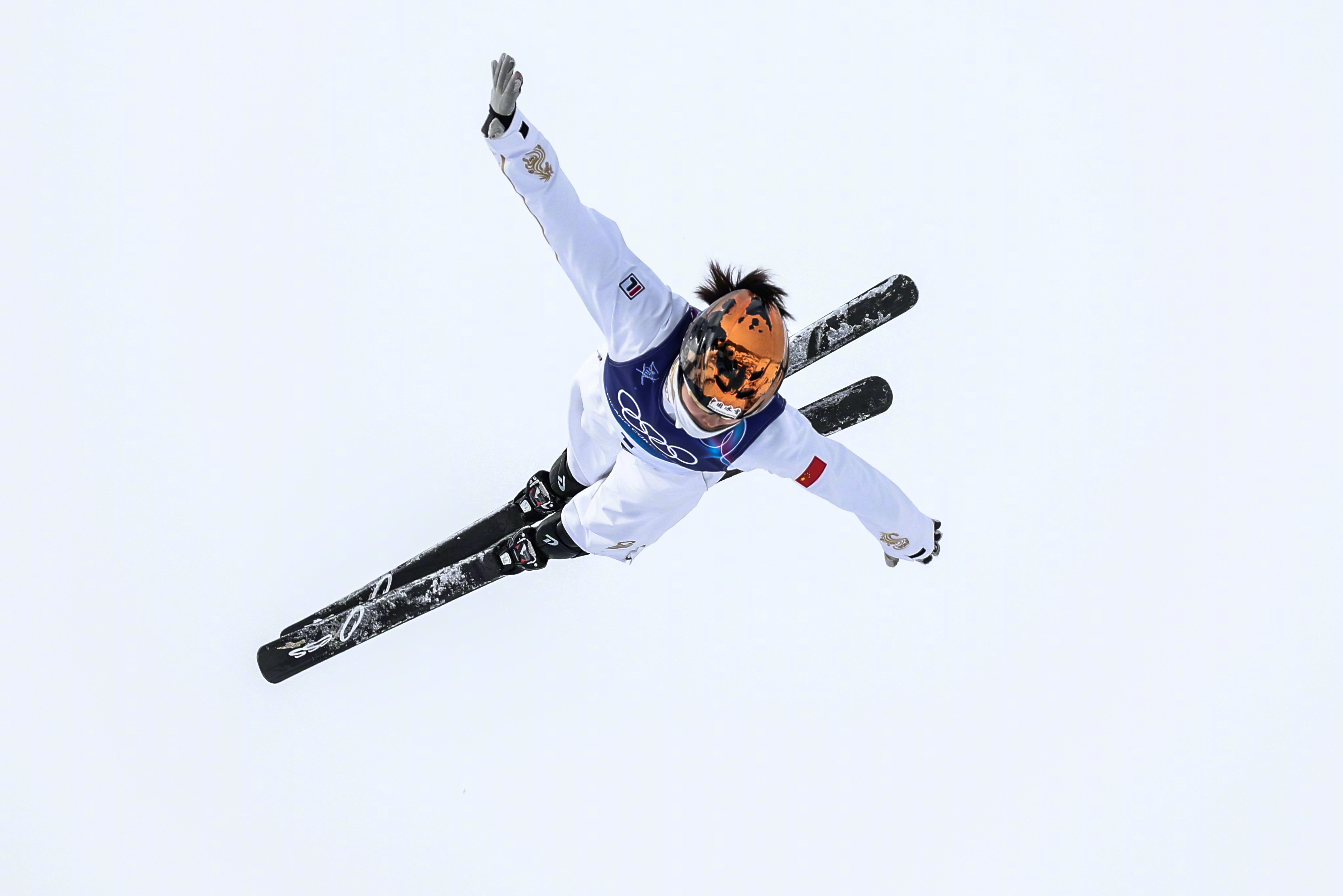 徐梦桃夺得自由式滑雪女子空中技巧金牌，成为蝉联该项目冬奥冠军的历史第一人☝️邵琪