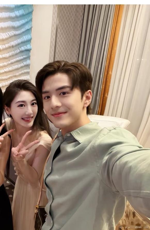 毓言cp海南的小情侣终于有新视觉了我们卡子最爱的屏保