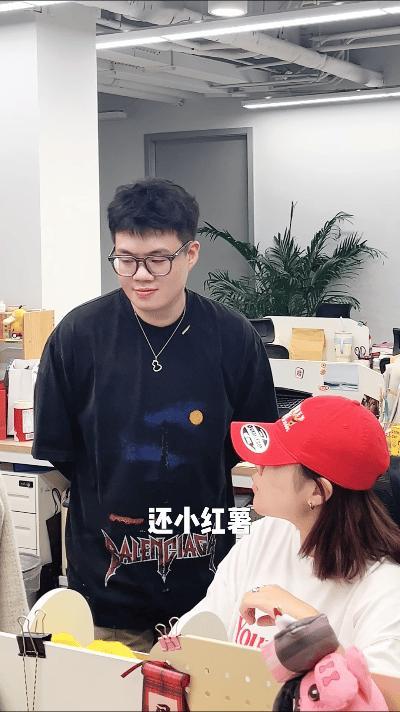 #喜人团建整活有多强#让人笑不活的酷酷的滕，撒娇的那一下有谁能忍得了？直接把姆巴