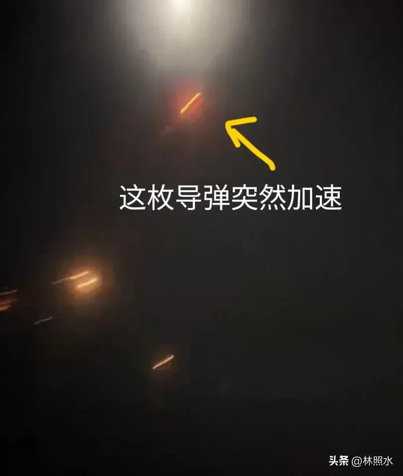 看来伊朗这次是铁了心要反击到底！
继击中“林肯”号航母不久，伊朗调转方向，对以色