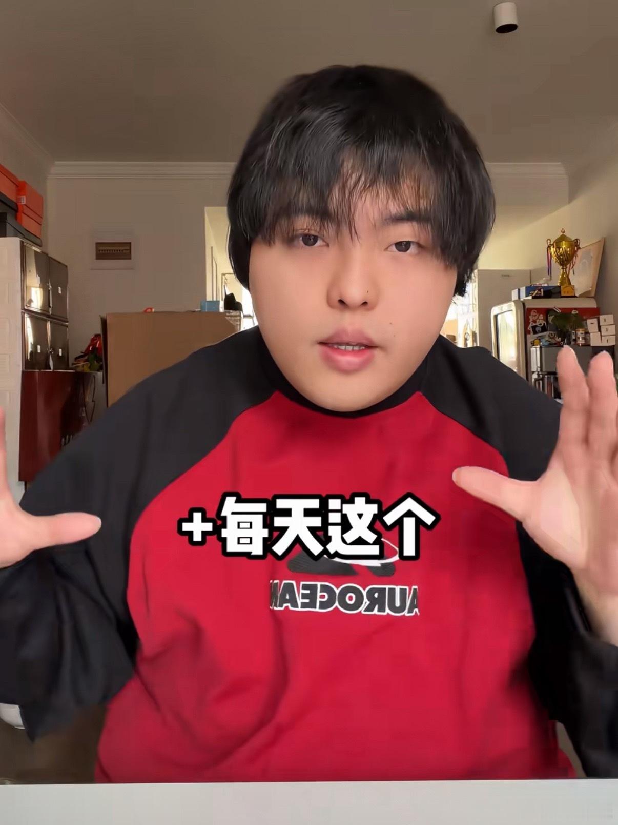 桃黑黑直播回应其实我只能记得桃黑黑上次应该是因为王者和网友道歉，然后送了一堆东西