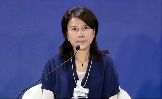 欧洲热浪把空调变成了救命装备，订单如雪片飞向中国。但董明珠在400多位股东面前低