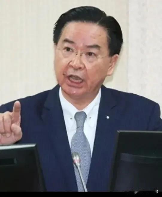 台湾安全会议秘书长吴钊燮昨晚（11月10日晚）叫嚣道：“中国驻日外交官对日本发表