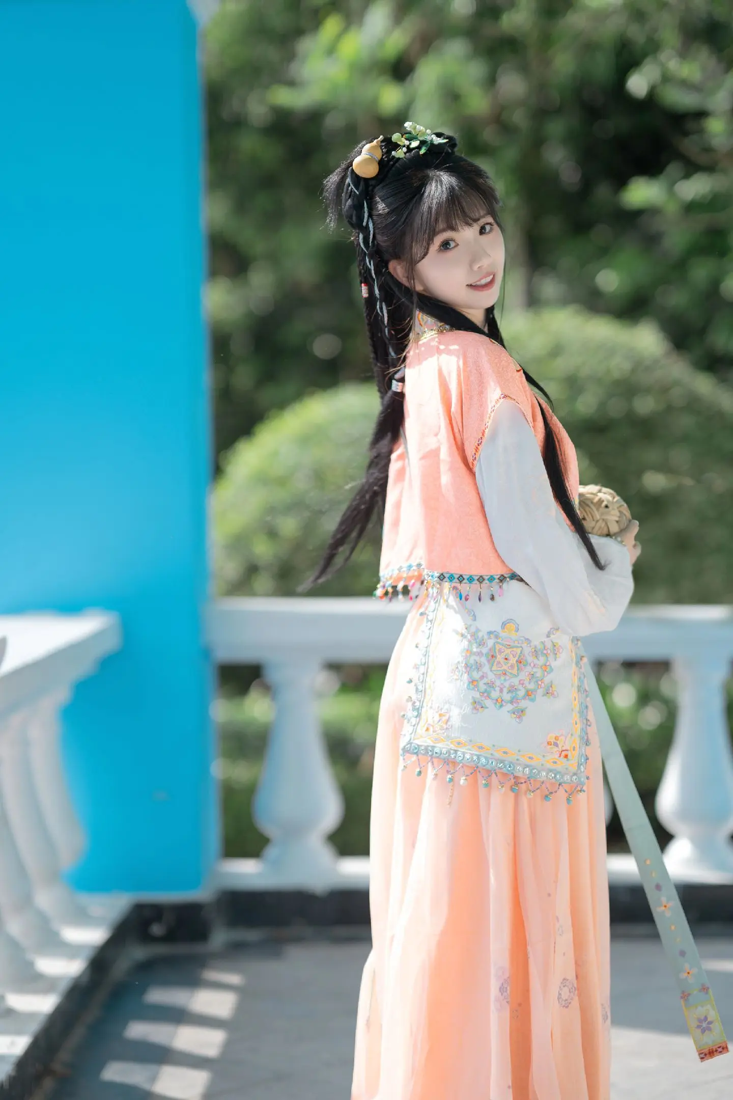 嘿 一起踢球吗。